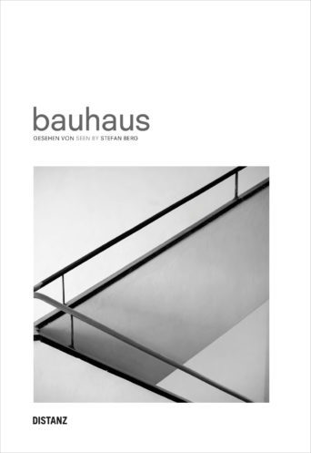 Buch: bauhaus - gesehen von Stefan Berg. Bild: Stefan Berg / Distanz Verlag. (Bauhaus-Stefan-Berg-Buch-Cover_Rahmen)